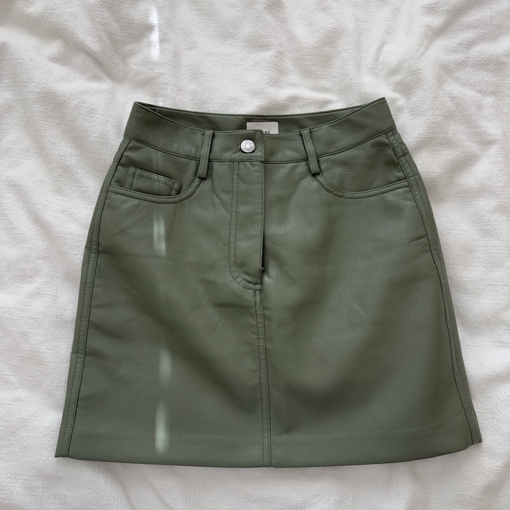 Aritzia wilfred vegan leather mini skirt